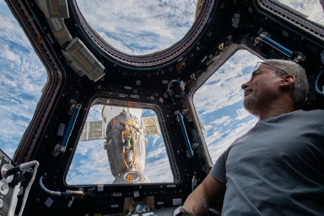 فضانورد آمریکا سوار بر فضاپیمای روسی به زمین بازمی‌گردد