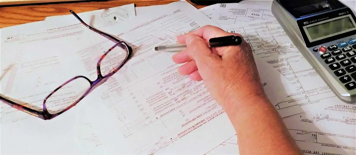 فروش بیش از 4.8 میلیارد تومان باید اظهارنامه مالیاتی داشته باشند