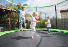 فواید ترامپولین برای کودکان چیست و چگونه به رشد آنها کمک میکند؟